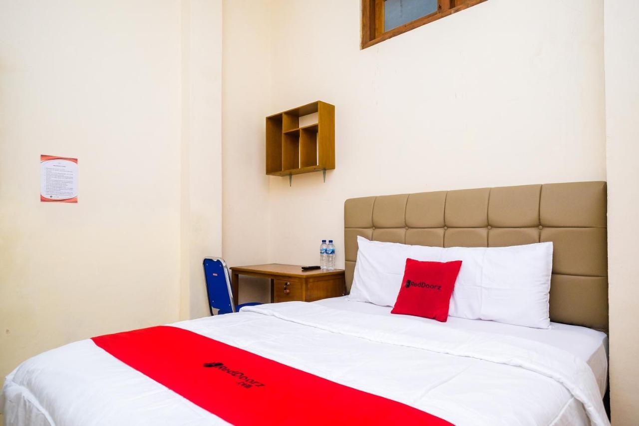 Reddoorz Syariah @ Griya Thamrin Manahan Solo מראה חיצוני תמונה