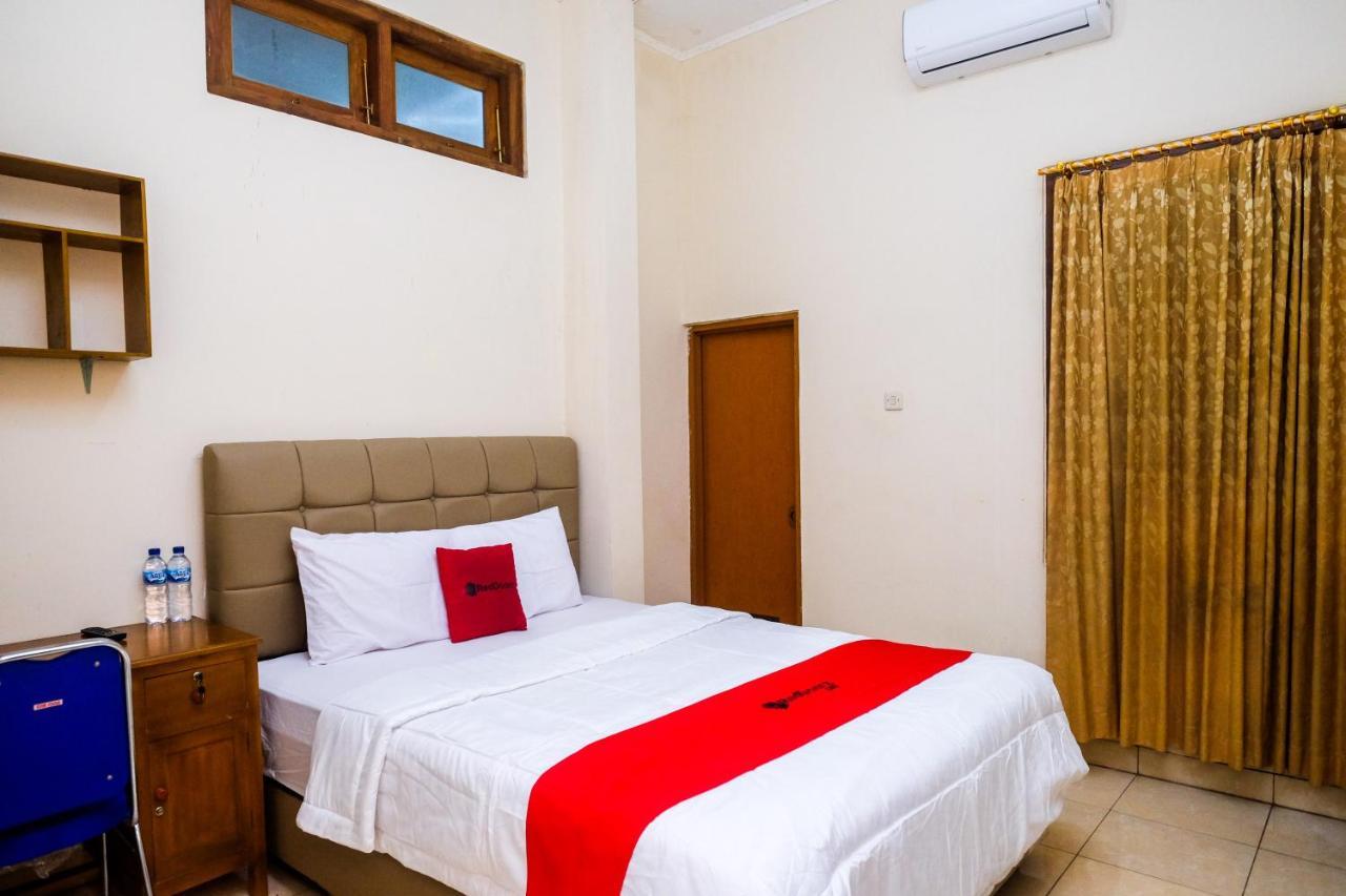 Reddoorz Syariah @ Griya Thamrin Manahan Solo מראה חיצוני תמונה