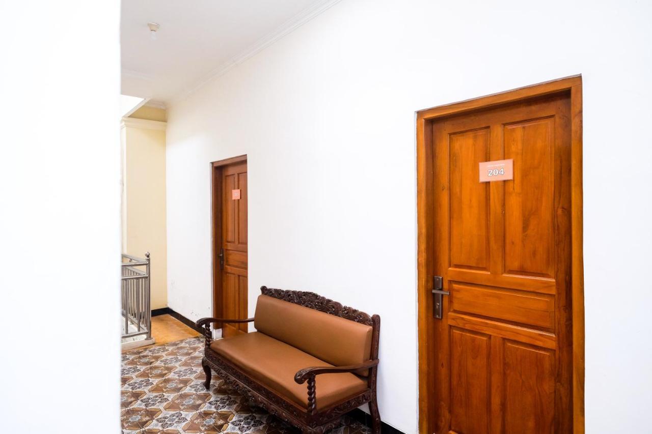 Reddoorz Syariah @ Griya Thamrin Manahan Solo מראה חיצוני תמונה